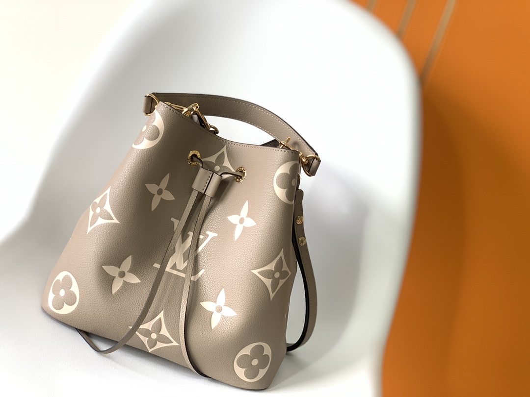 Louis Vuitton LV Speedy Soft 30 Handbag Premium Canvas Model M18076 LV Logo Detail Weekend Getaway Designer Bag